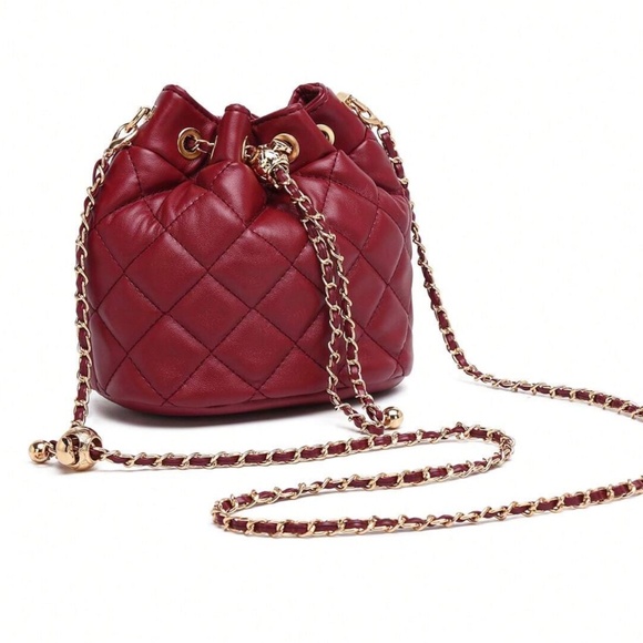 Luxe Vegan Leather Gold Tone Adjustable Chain Quilted Small Bucket Bag - Picture 1 of 11